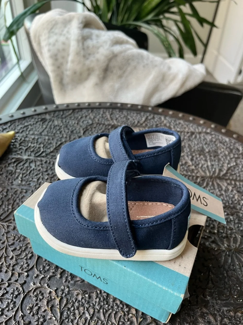 TOMS TINY CANVAS MARY JANE SHOES IN NAVY 4 TODDLERS